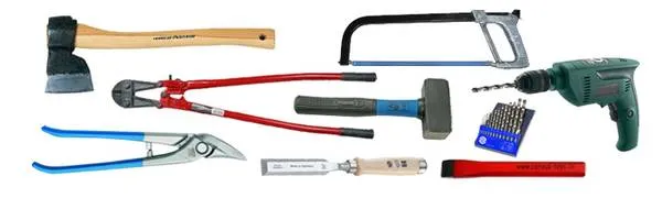 Axt, Säge, Akkubohrer, Hammer, Rohrzange