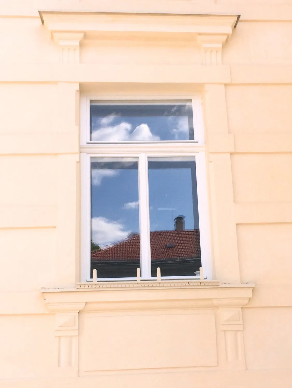 Fenster in einer sanierten Fassade